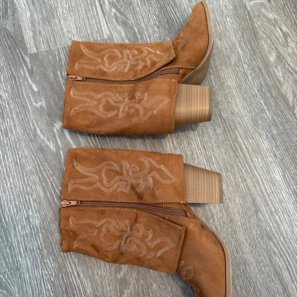 Chic Tan Embroidered Heeled Boots